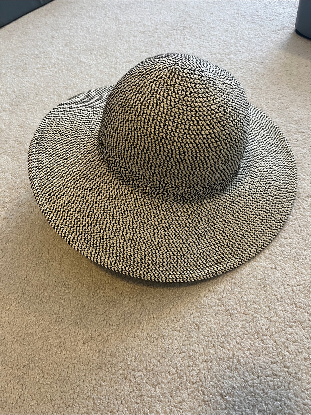 Sunday Afternoons UPF 50 tan and black straw hat
